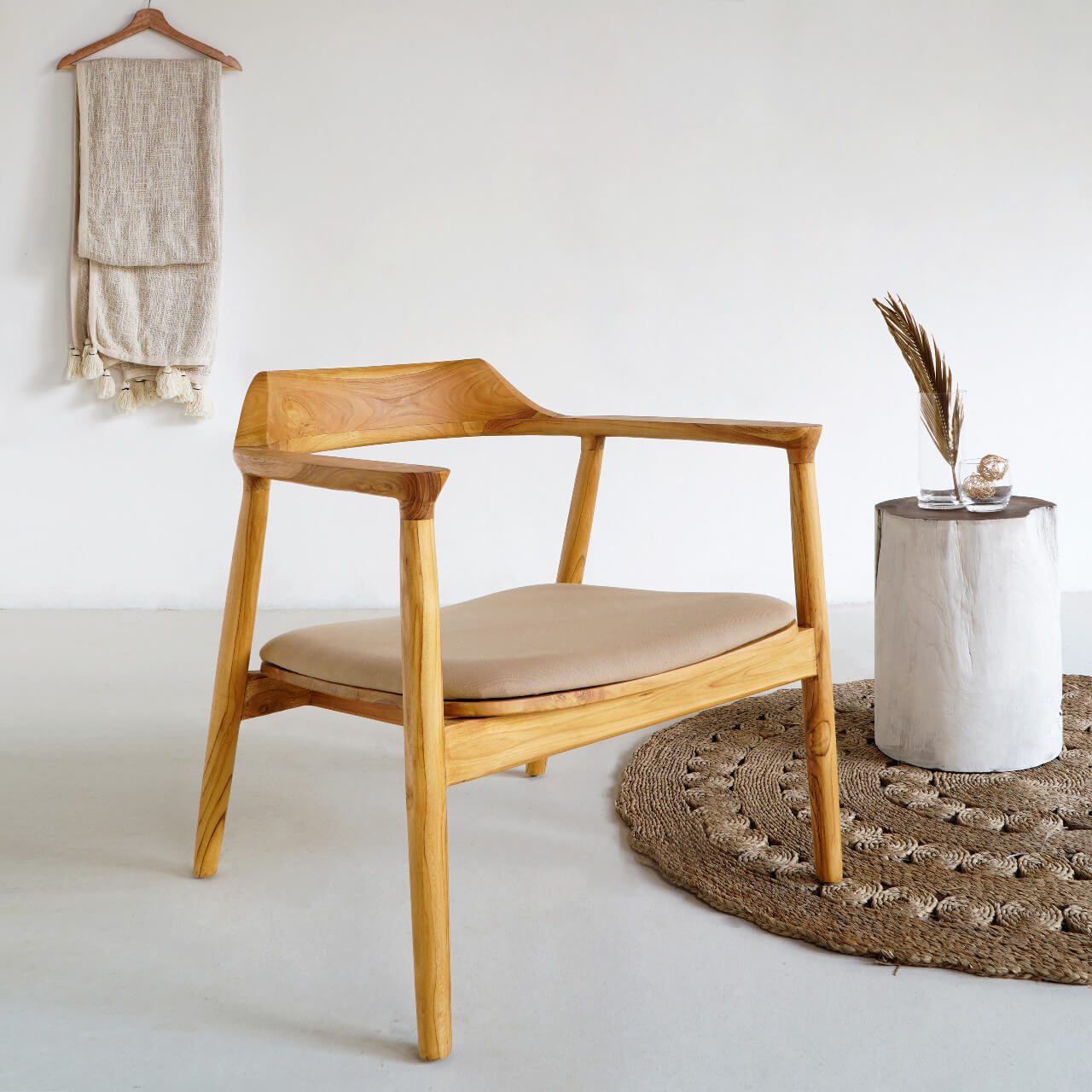 Kennedy Lounge Chair With Beige Fabric