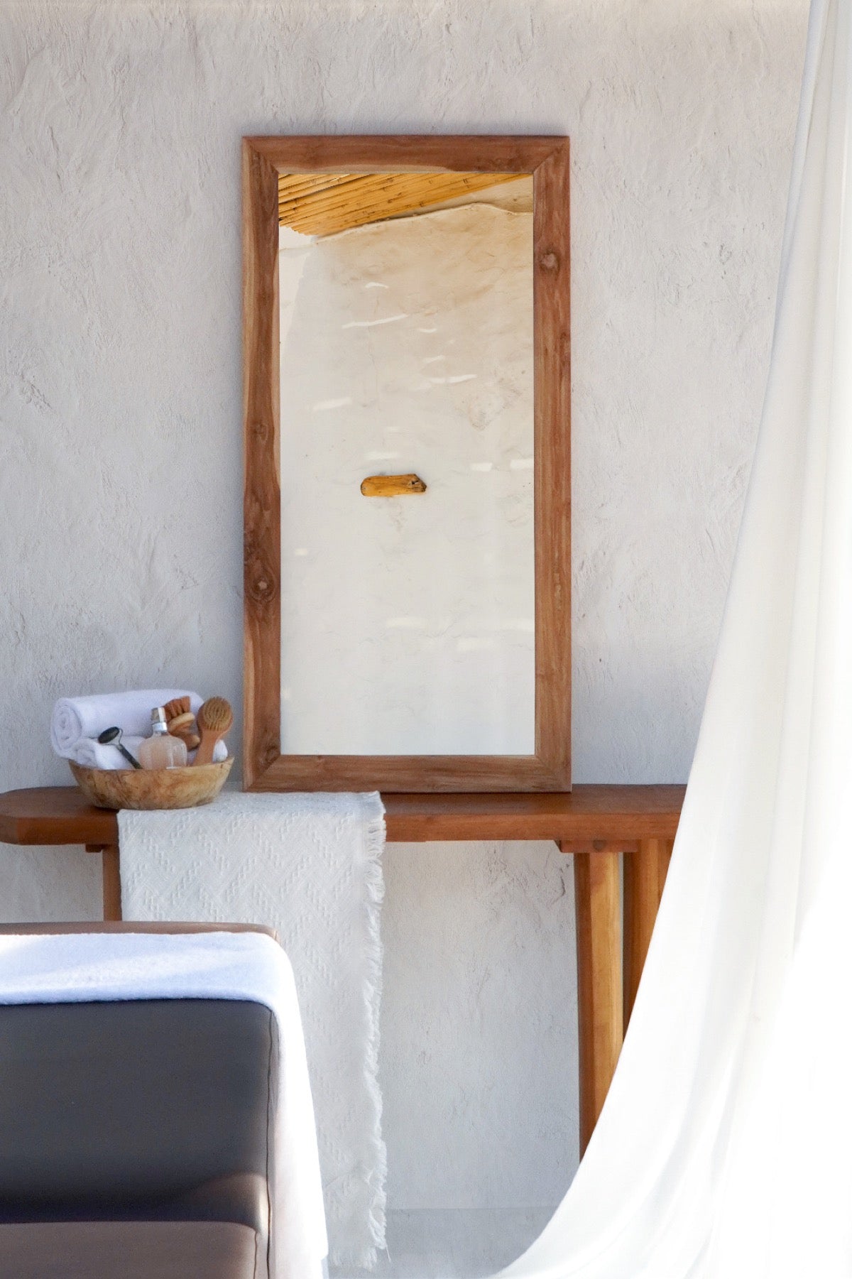 Bali Furniture – Barito Mirror – The Barito Mirror brings warmth, texture