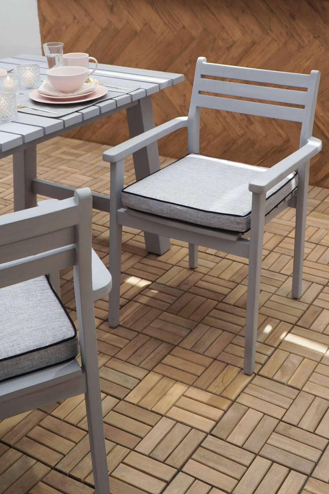 Poseidon Dining Set Of Five With Four Loose Cushion