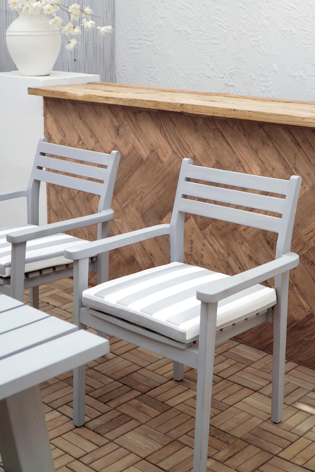 Poseidon Dining Set Of Five With Four Loose Cushion