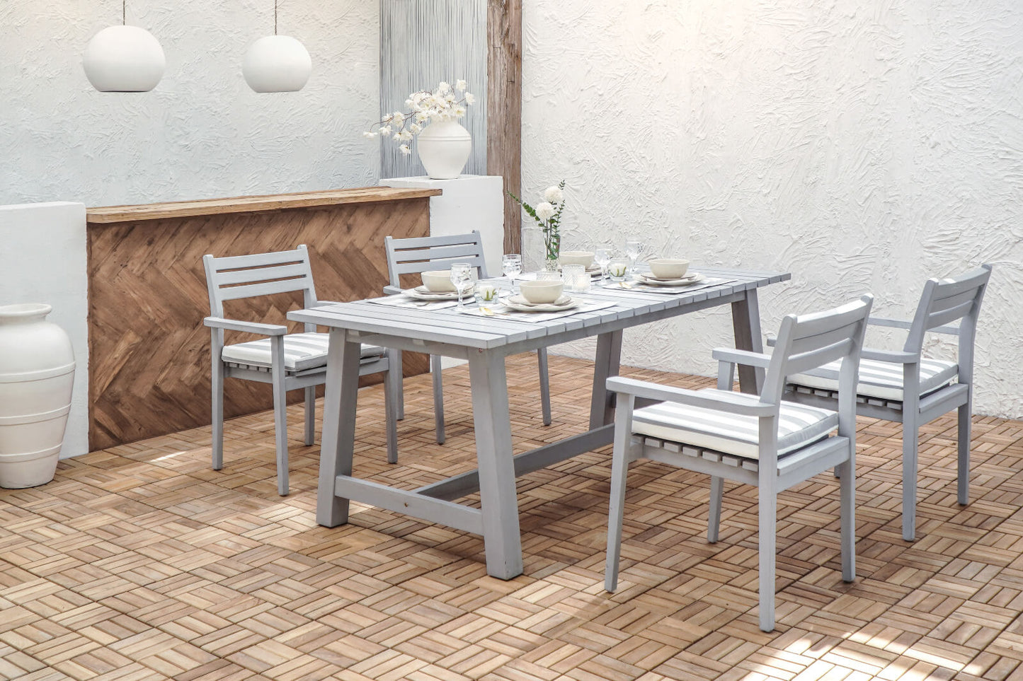 Poseidon Dining Set Of Five With Four Loose Cushion