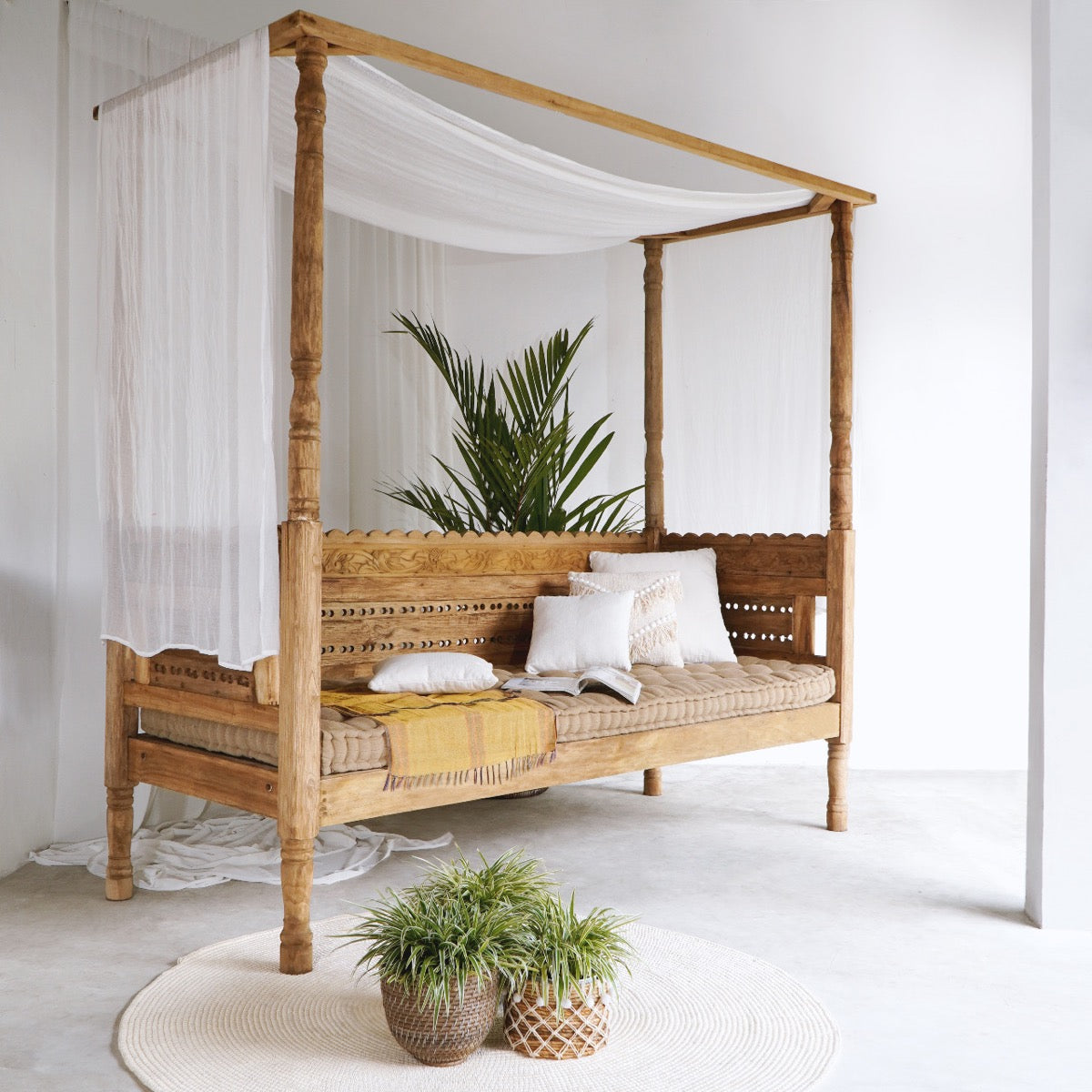 Bali Furniture – Solo Daybed With Beige Mattress And 5 White Standard Pillows And 1 White Curtain