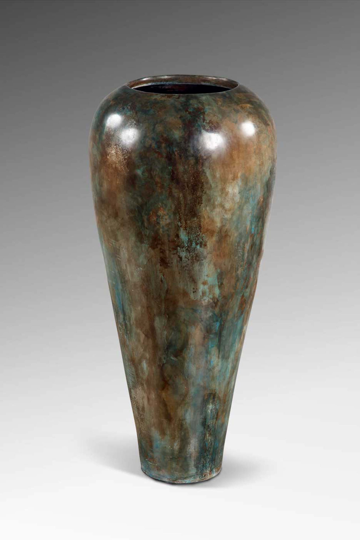 Bali Furniture – Dea Antique Vase – The Dea Antique Vase introduces an effor
