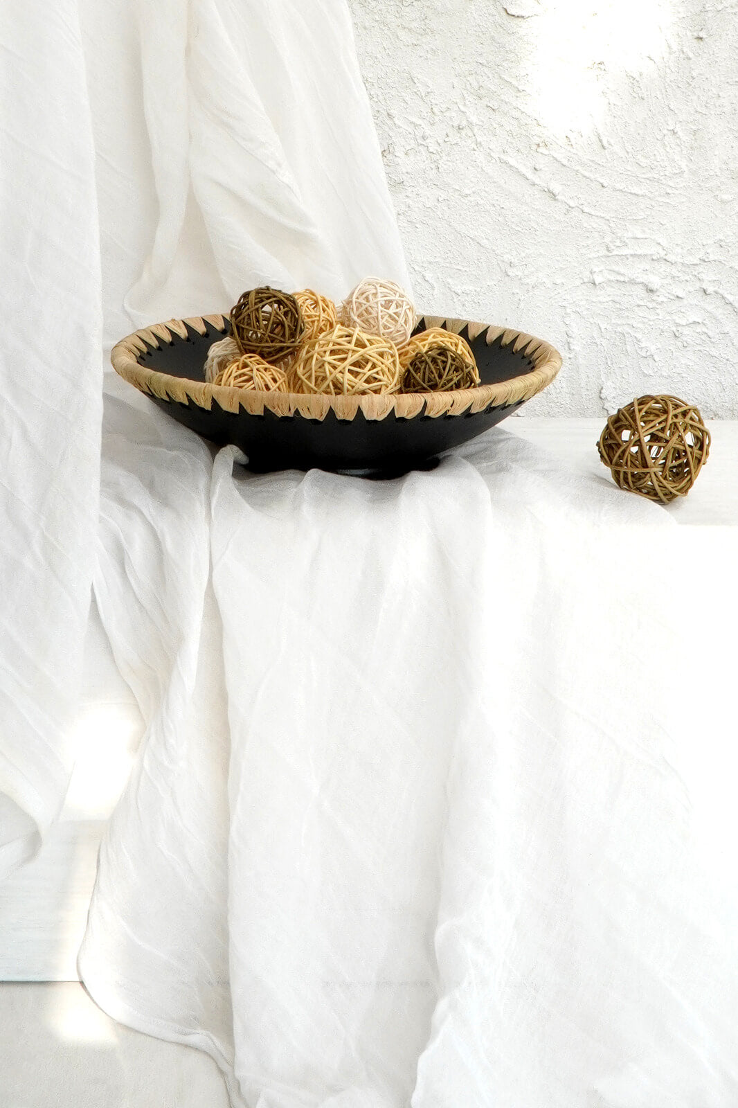 Daisy Round Plate With Weaving