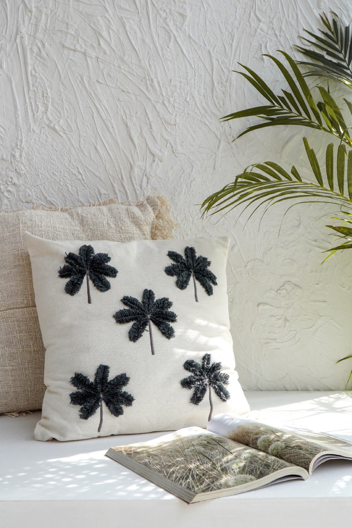 Vania Palm Pillow Deco