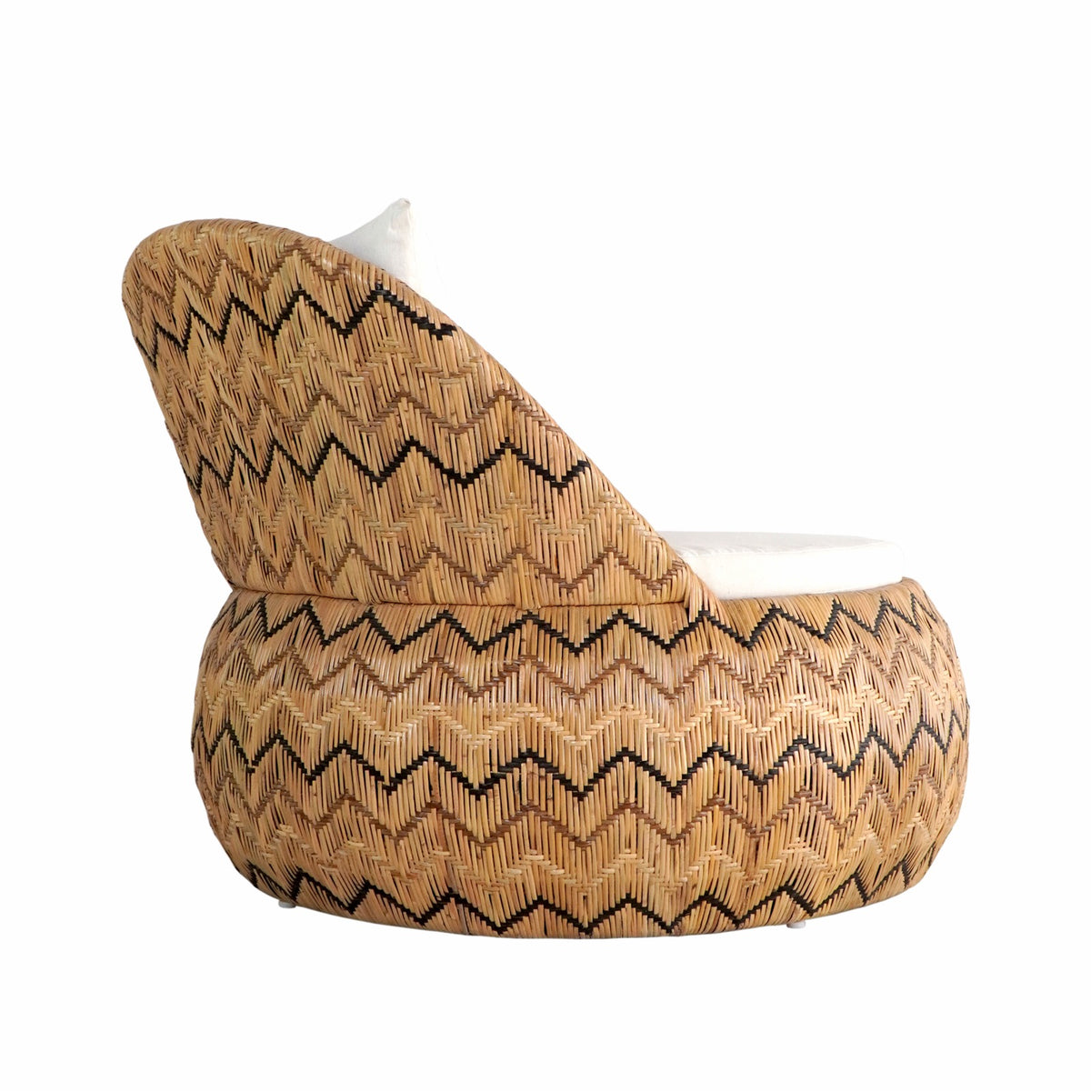 Handcrafted rattan lounge chair – Seroja, boho furniture from BaliSouk