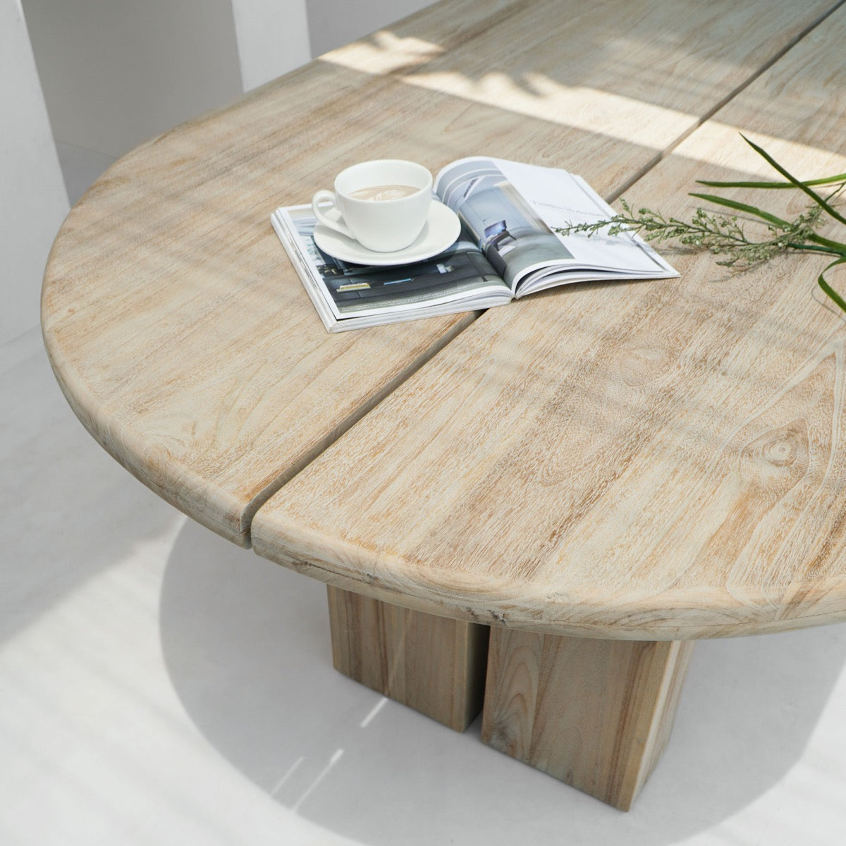 Lionel Oval Dining Table With Gap