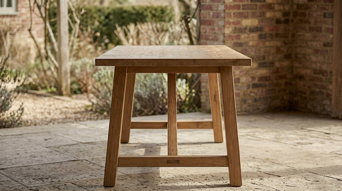 Teak dining table Ranna – boho furniture handcrafted in Bali by BaliSouk (vue 9)