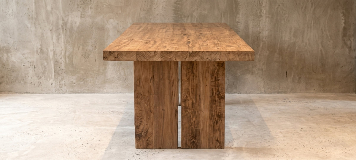 Teak dining table Raja – boho furniture handcrafted in Bali by BaliSouk (vue 15)