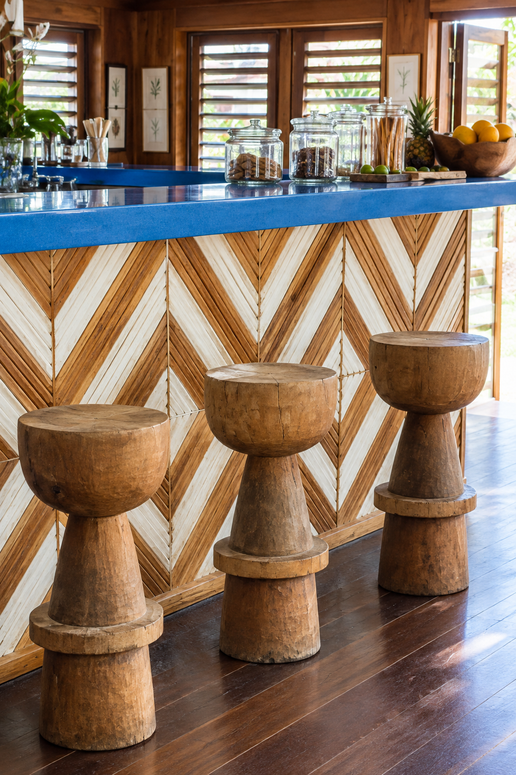 Suar bar stool Etnic Suar – boho furniture handcrafted in Bali by BaliSouk (vue 2) – set of 2