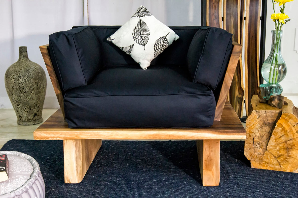 Suar wood sofa – Donna Karan, natural natural materials in boho style