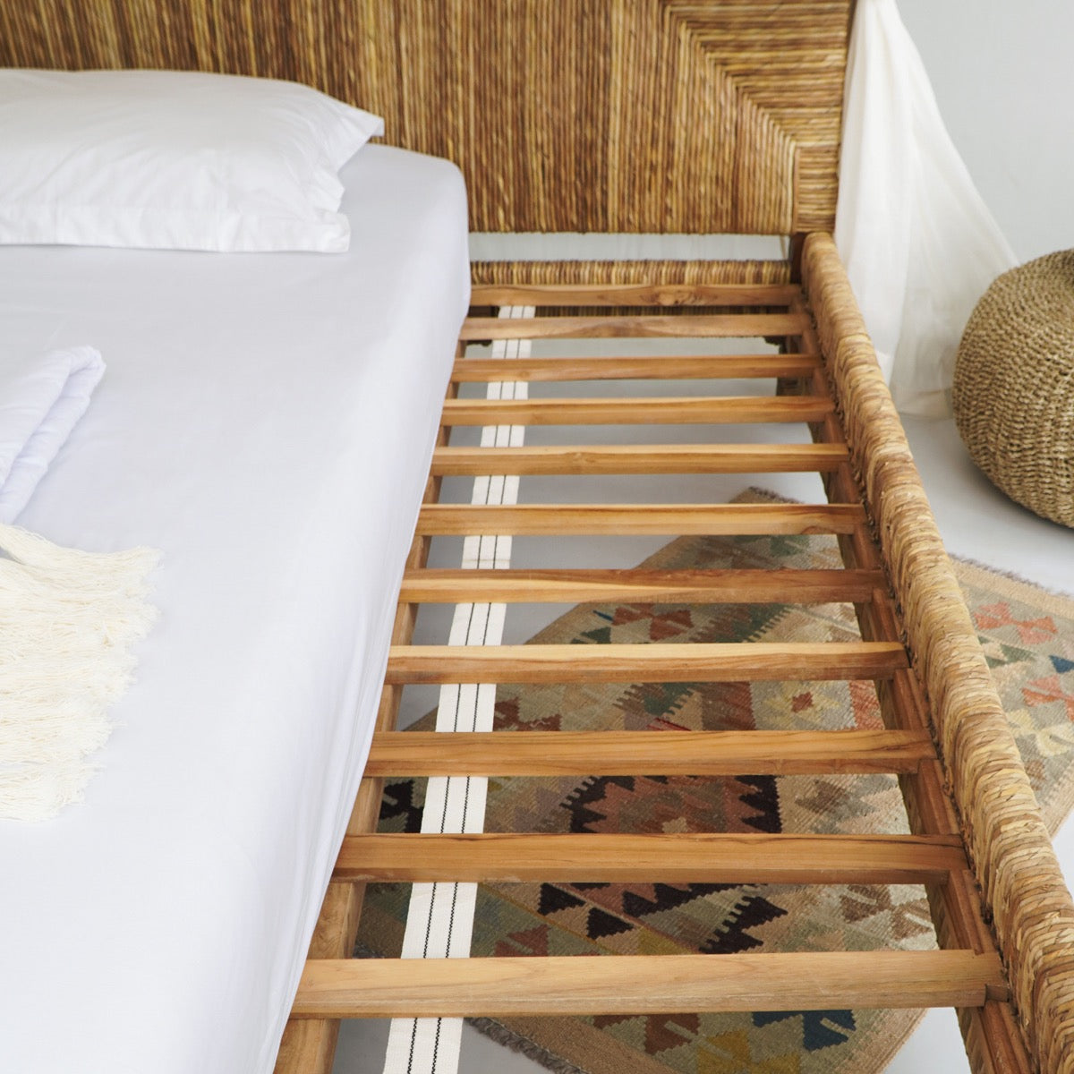 Rush Bed With Headboard And Canopy