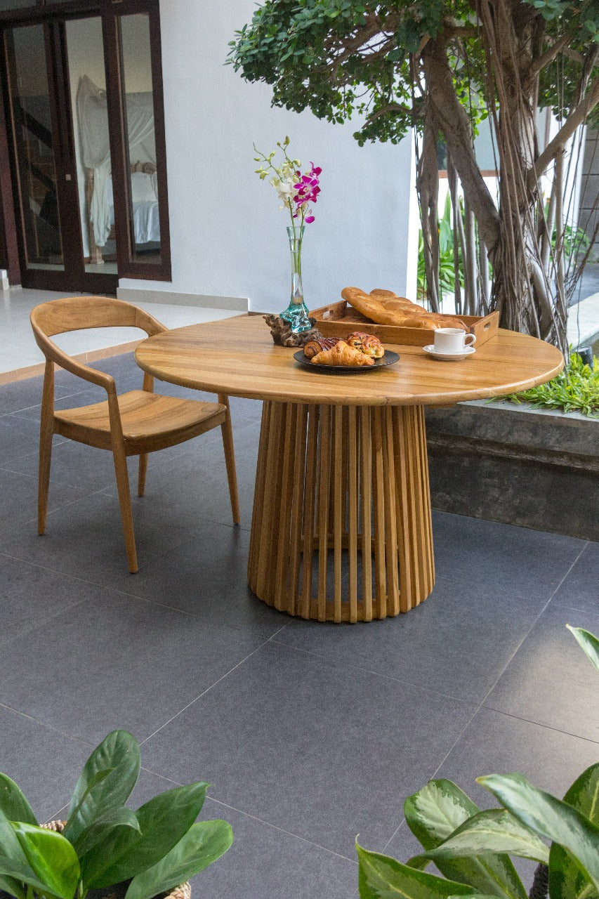 Kentana table in natural materials – handmade boho furniture from Bali