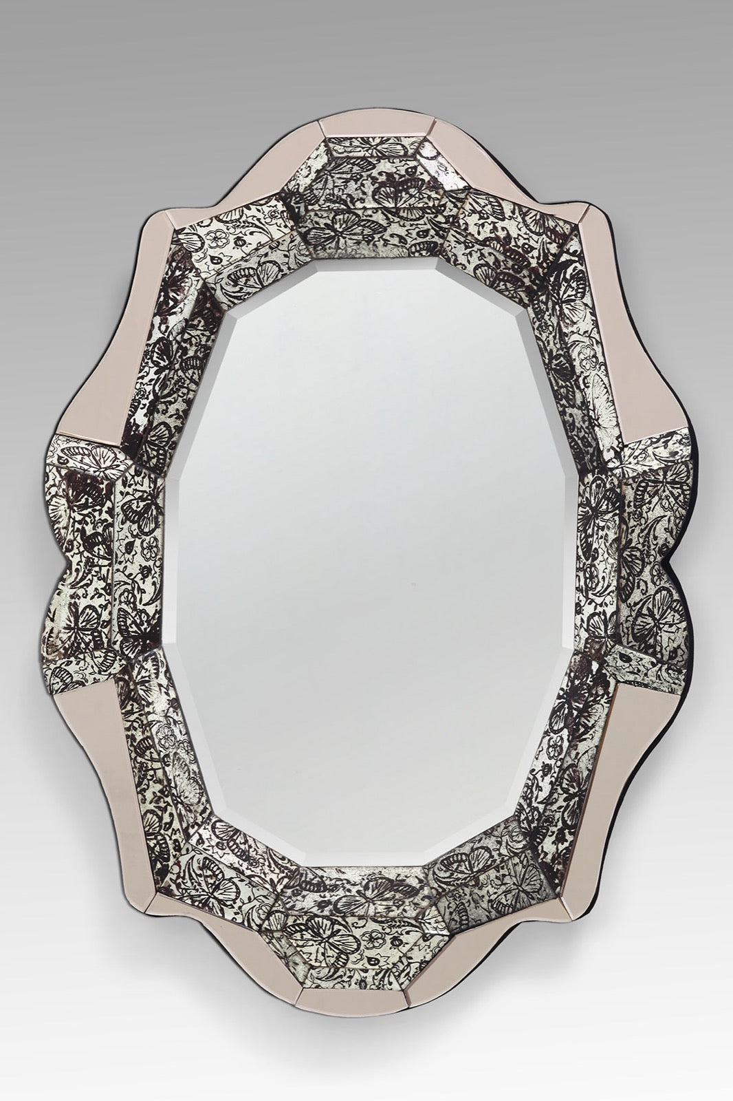 The Ornament Classis Shape mirror – natural materials, boho decor handmade in Bali