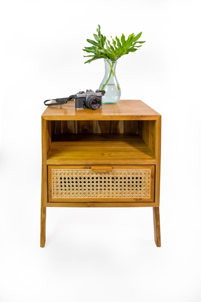 The Dimi side table – natural materials, boho furniture handmade in Bali