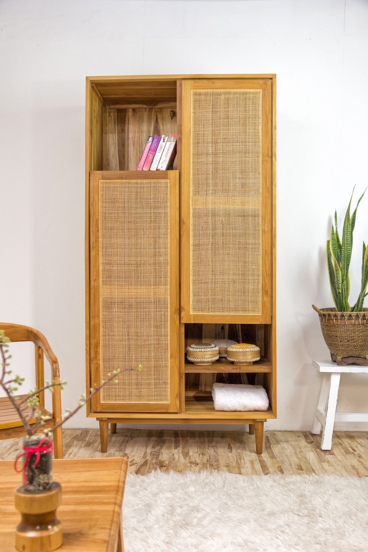 Chapung Eiffel Wardrobe