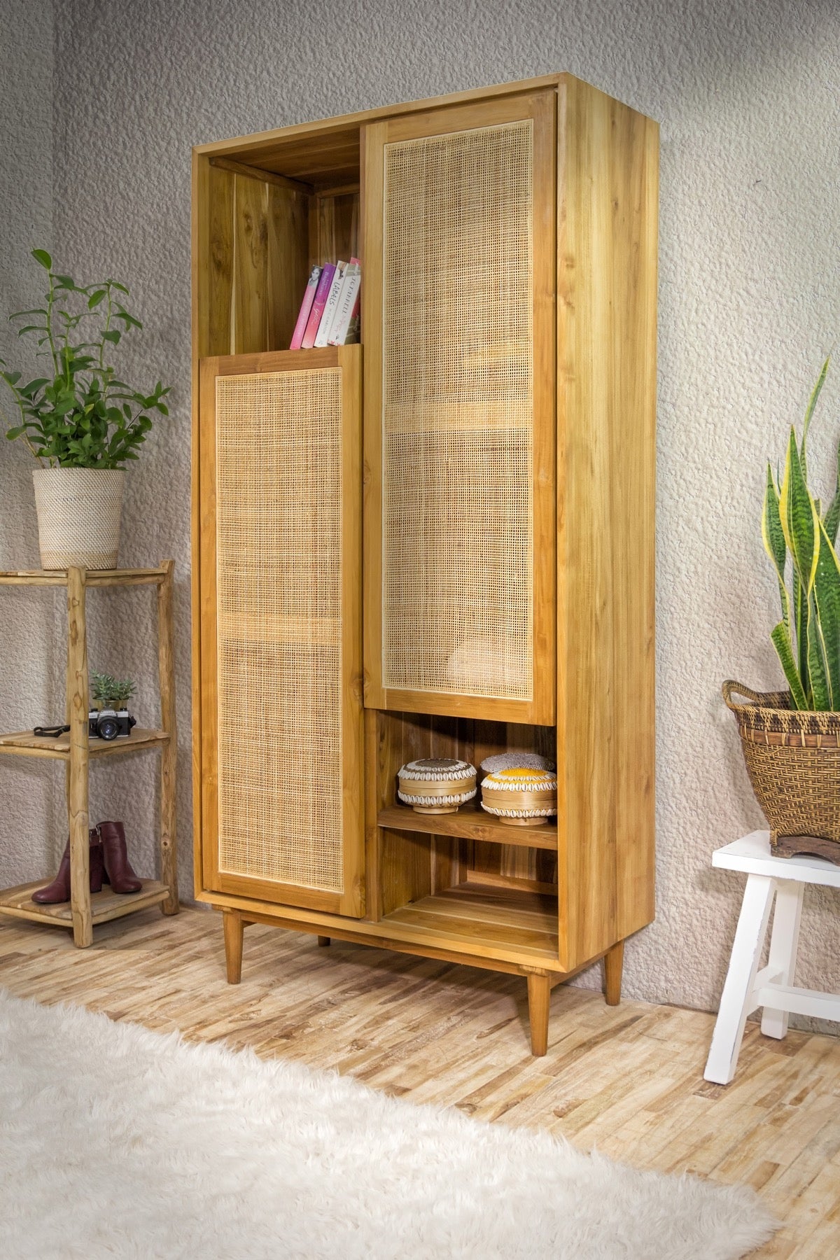 Chapung Eiffel Wardrobe