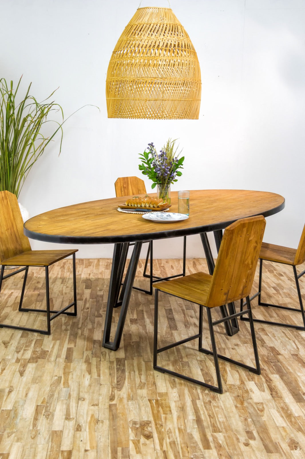 Country Oval Table With Metal Legs