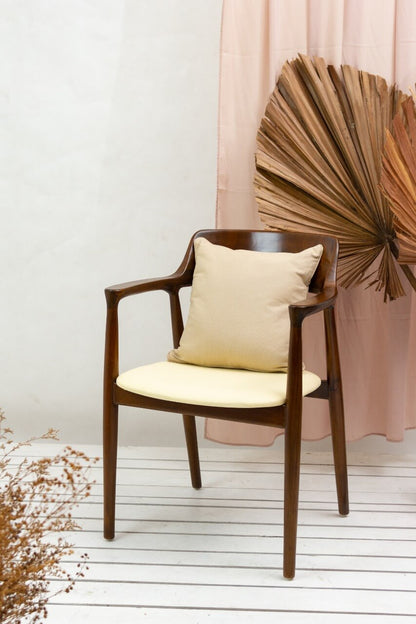 Bali Furniture – Kennedy Arm Chair – The Kennedy Arm Chair Brown offers a cal