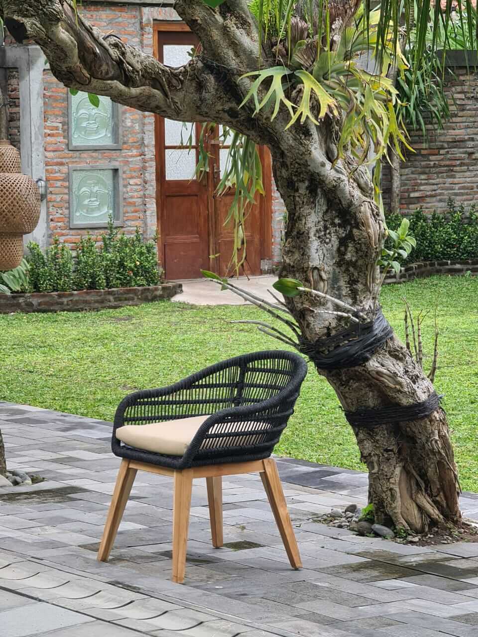 Amora Chair With Cushion Black