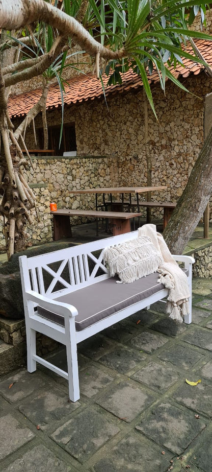 The Criscross bench – natural materials, boho furniture handmade in Bali