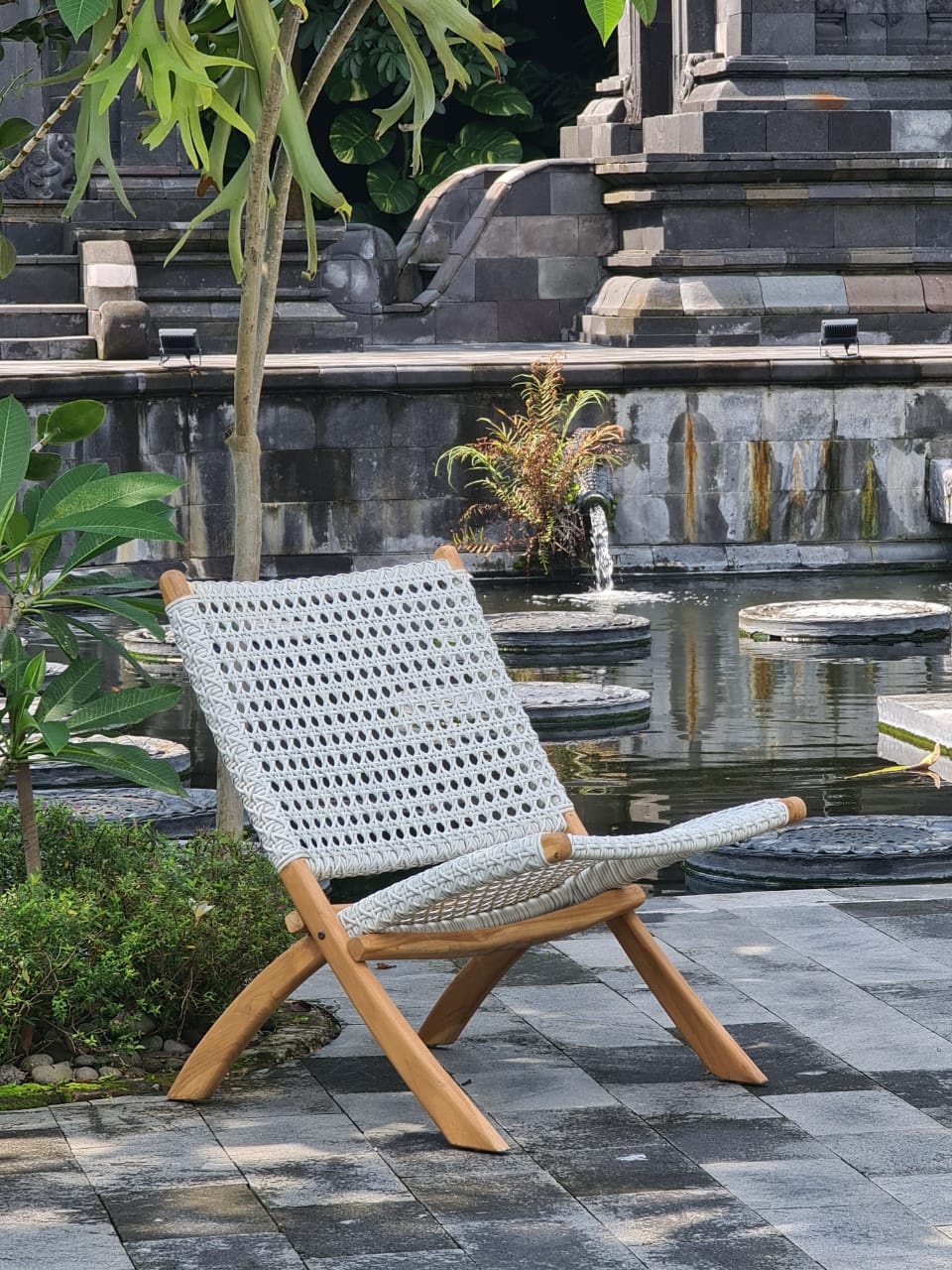 Teak folding chair Denise – boho furniture, handwoven and handmade in Bali