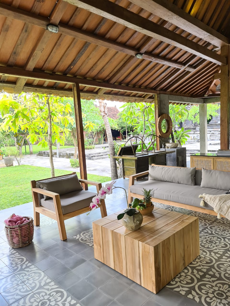 The Vary sofa – natural materials, boho furniture handmade in Bali