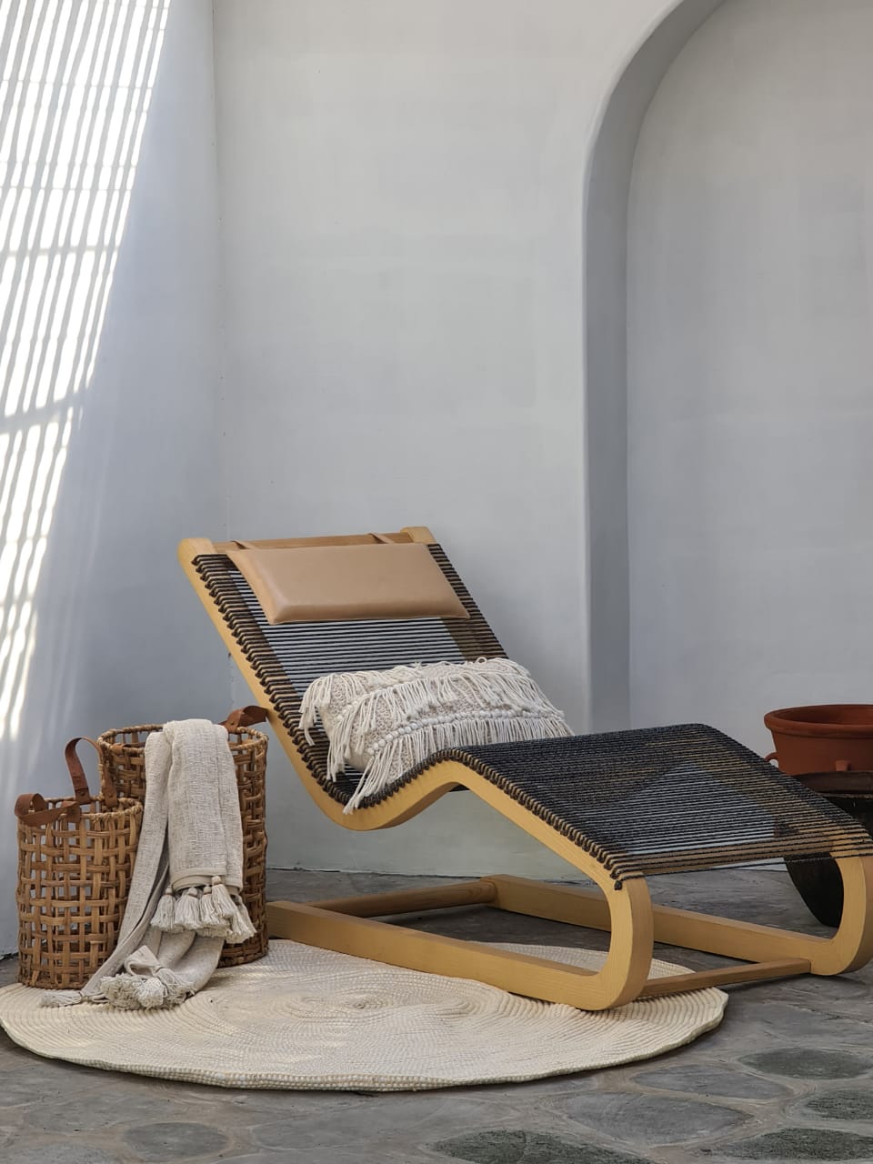 Indah Sun Lounger With Pillow Head