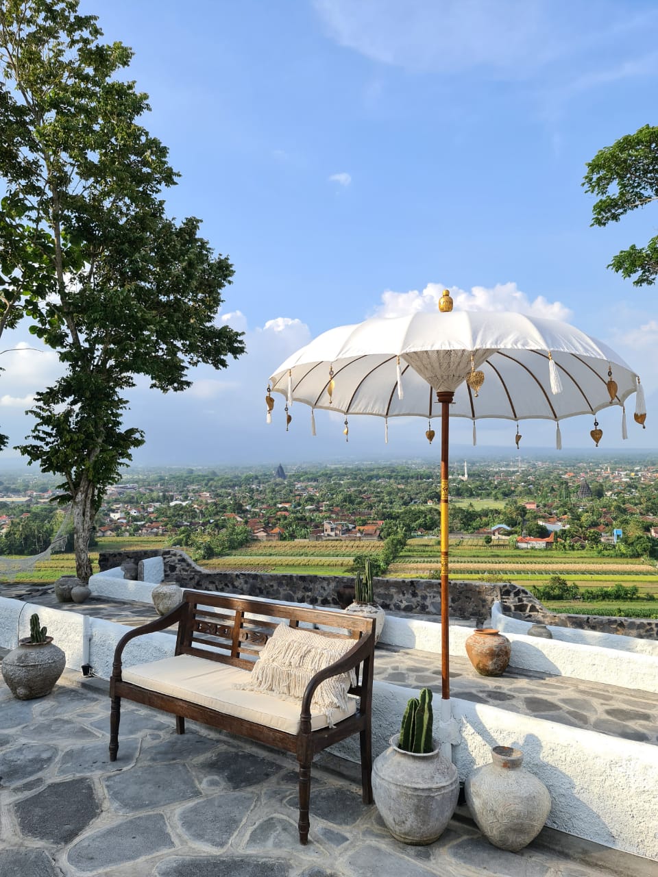 William bench, boho furniture handmade by Balinese artisans