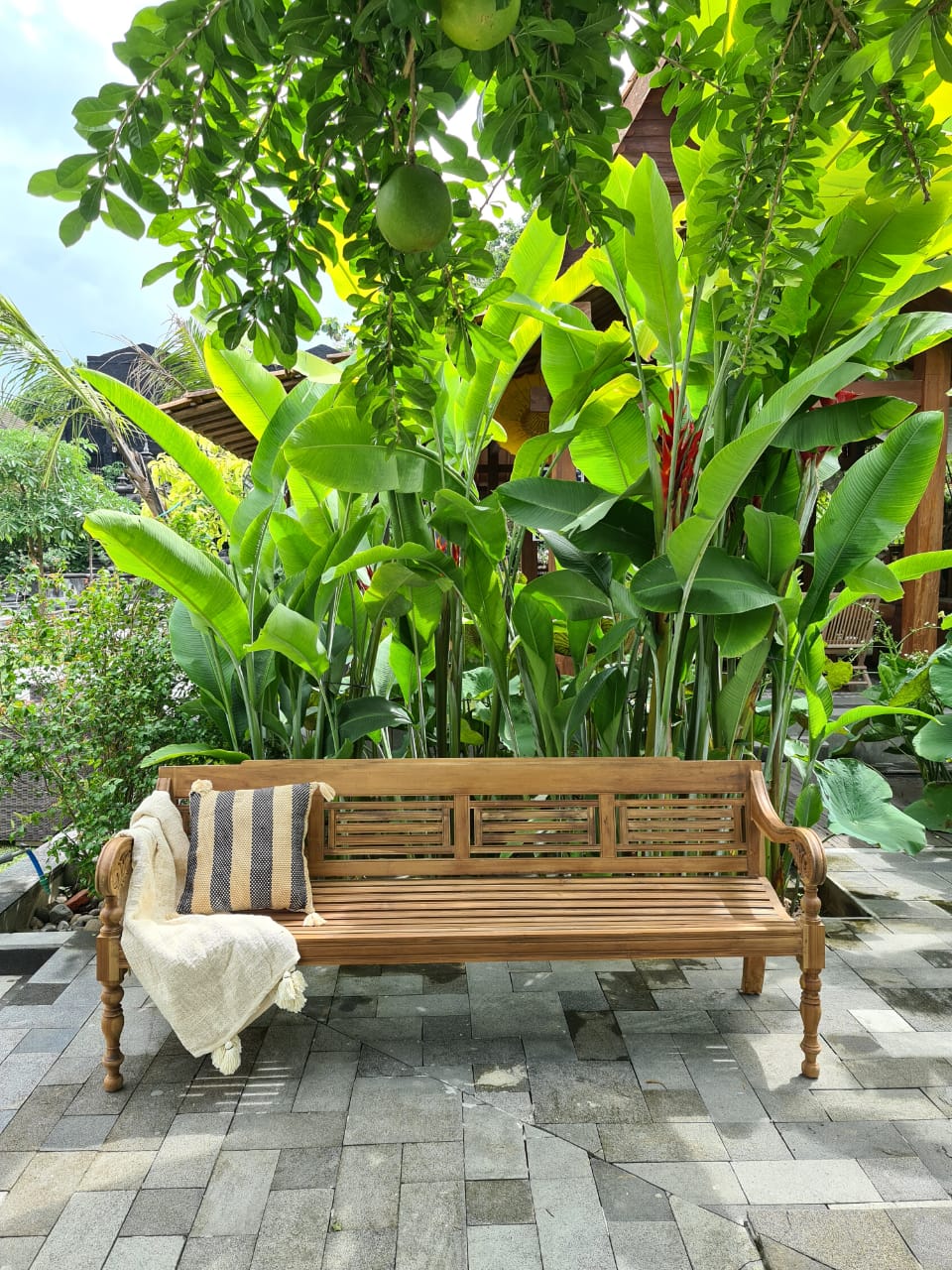 Betawi bench in natural materials – handmade boho furniture from Bali