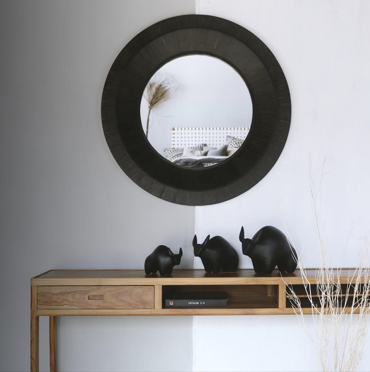Bali Furniture – Lanca Round Mirror – The Lanca Round Mirror offers a calm, co
