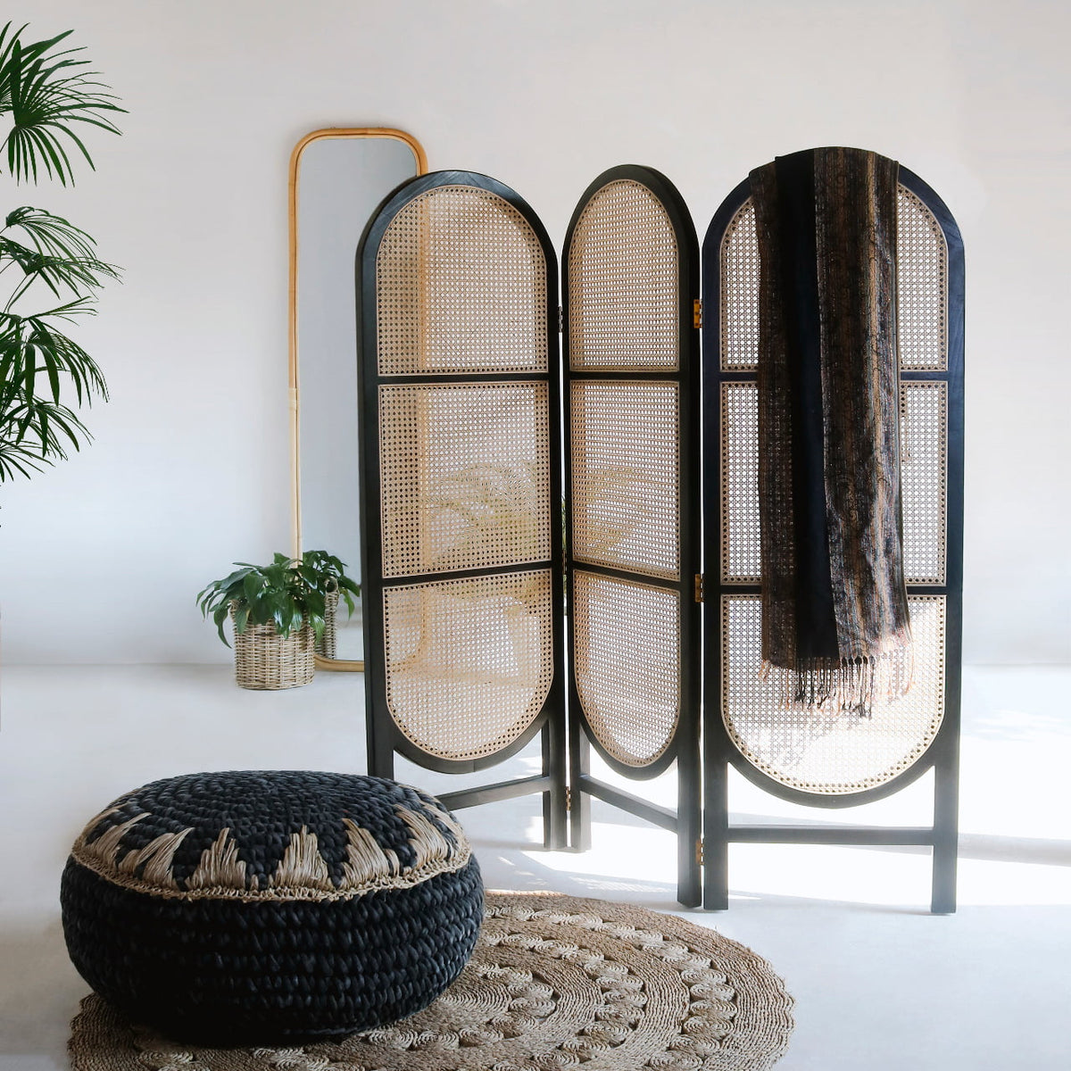 Handmade rattan room divider – the Bintang Paravan, boho decor made in Bali