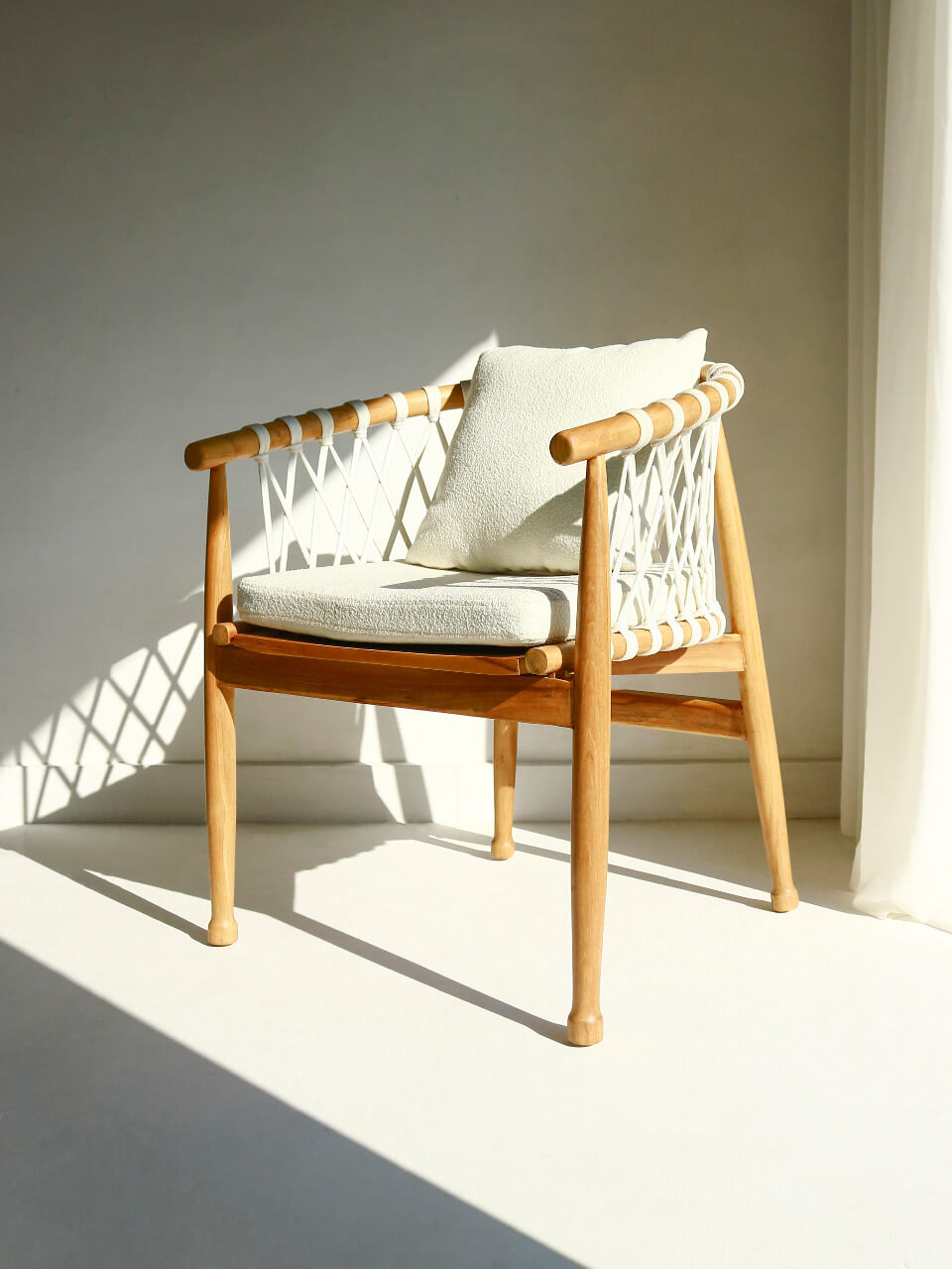 Loleza Armchair With White Off Cushion Set