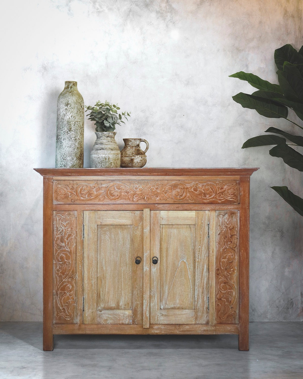 Sentani Carving Buffet With 2 Doors