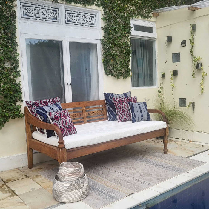 Bali Furniture – William Daybed Kd With 6 Ikat Pillows And White Cushion