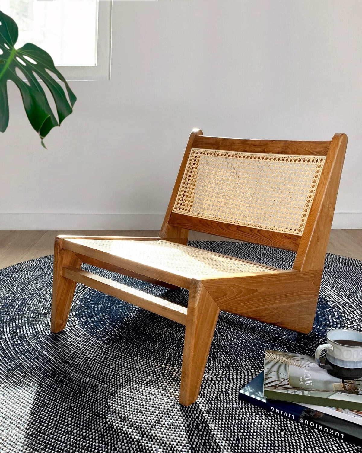 Aprilia Lounge Chair Without Cushion