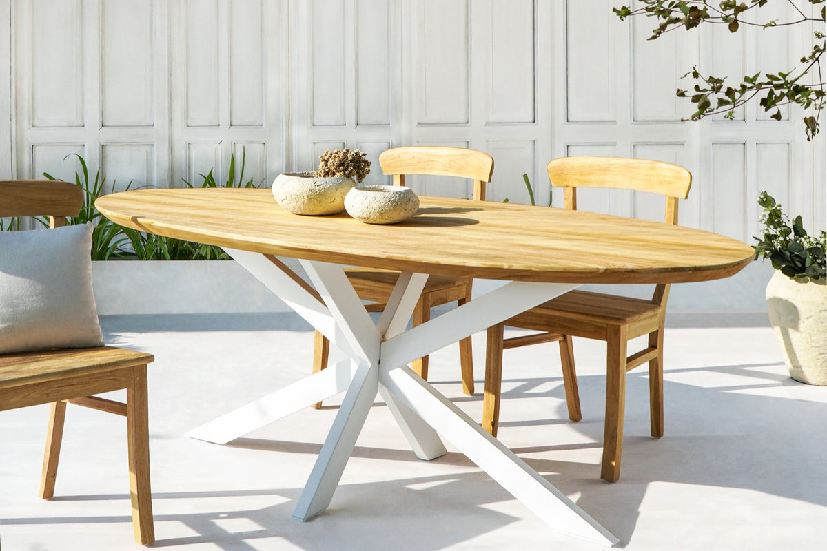 The Diamente table – natural materials, boho furniture handmade in Bali