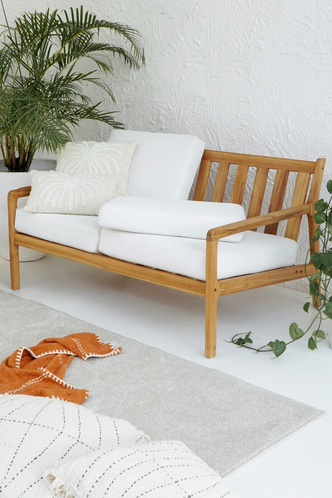 Bali Furniture – Chelsea Living Set Of Six Including White Cushion Set