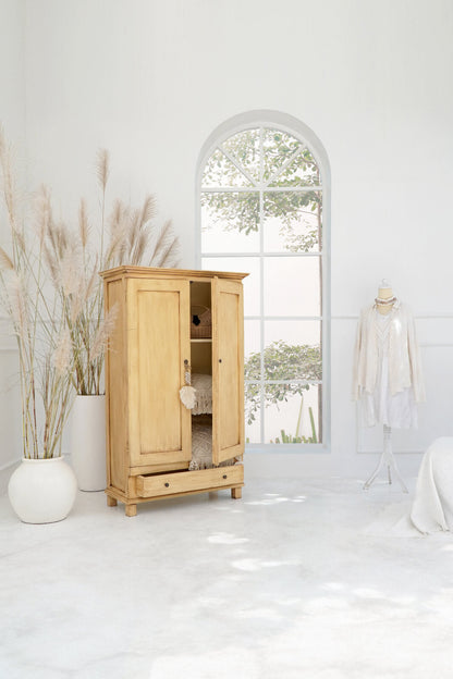 Bali Furniture – Darwin Cabinet – The Darwin Cabinet brings warmth, textur