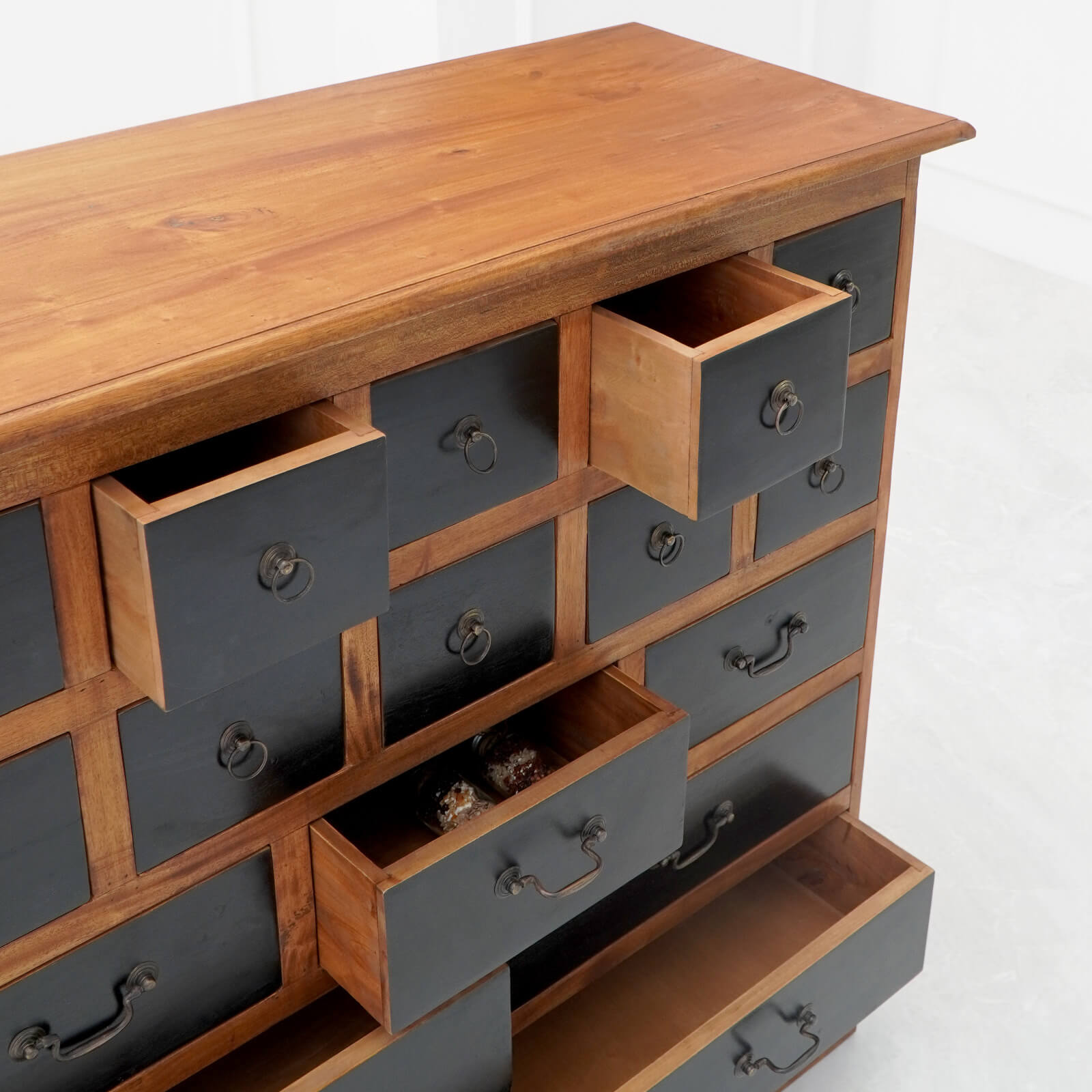 Sainte Drawers