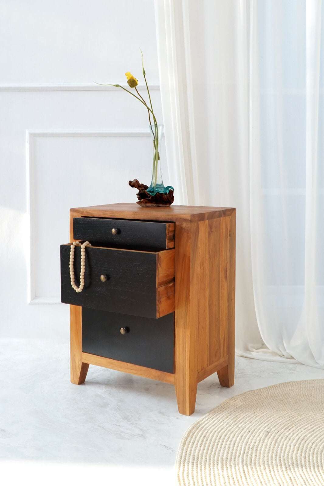 Hagen Cabinet With Three Drawers 