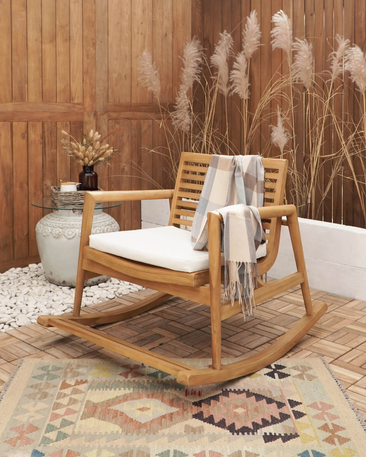 Bali Furniture – Dover Rocking Rounded Armchair With White Seat Cushion