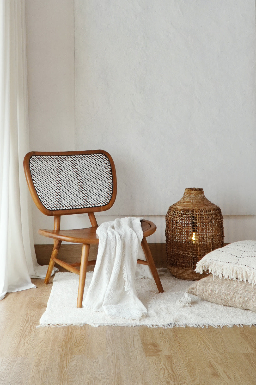 Handcrafted teak lazy chair – Rhenald, boho furniture from BaliSouk