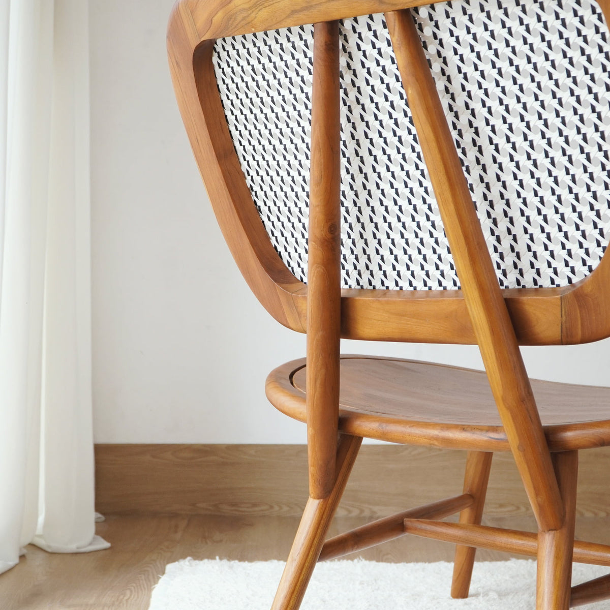 Teak lazy chair Rhenald – boho furniture, handwoven and handmade in Bali