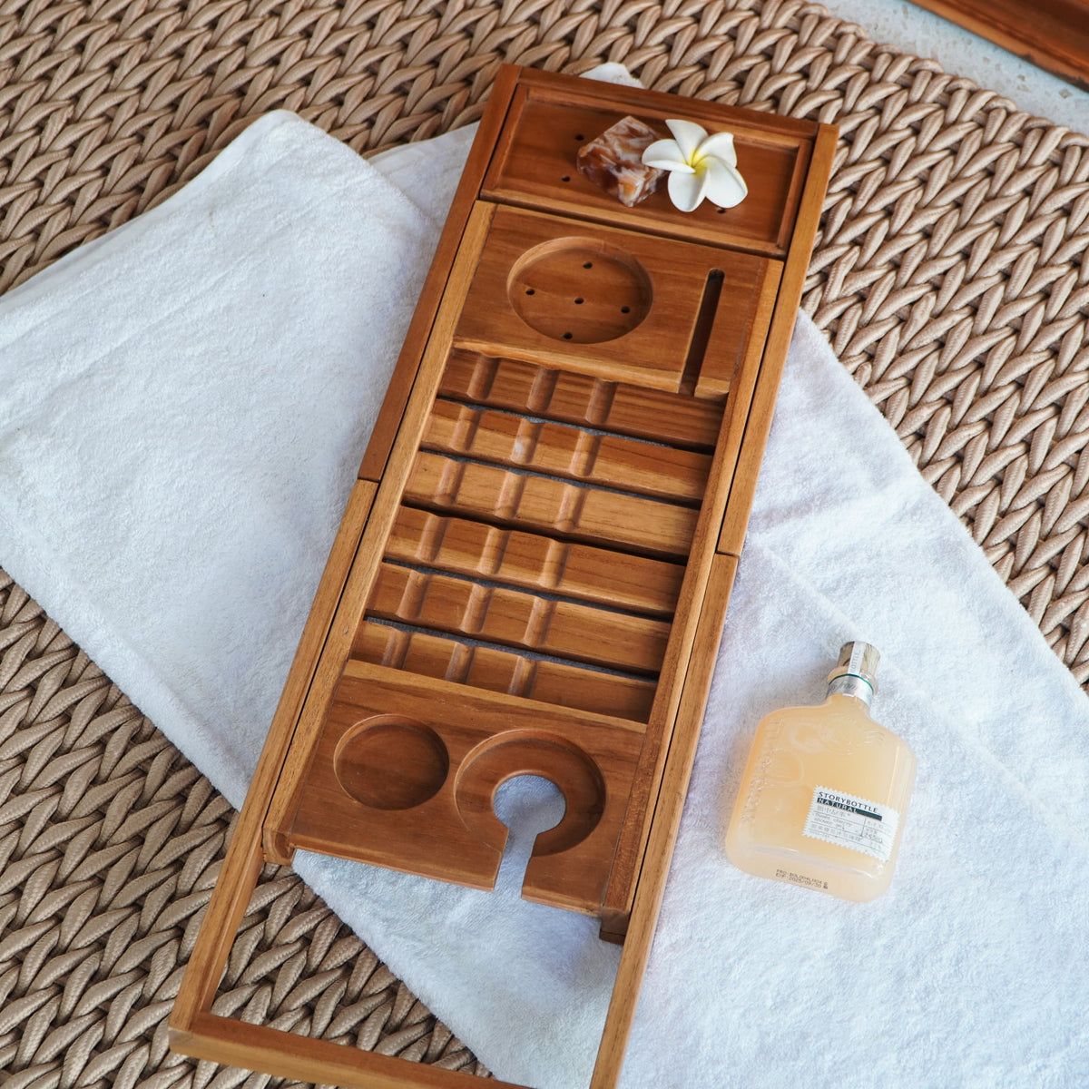 Handmade teak bathtub – the Bayou, boho furniture made in Bali