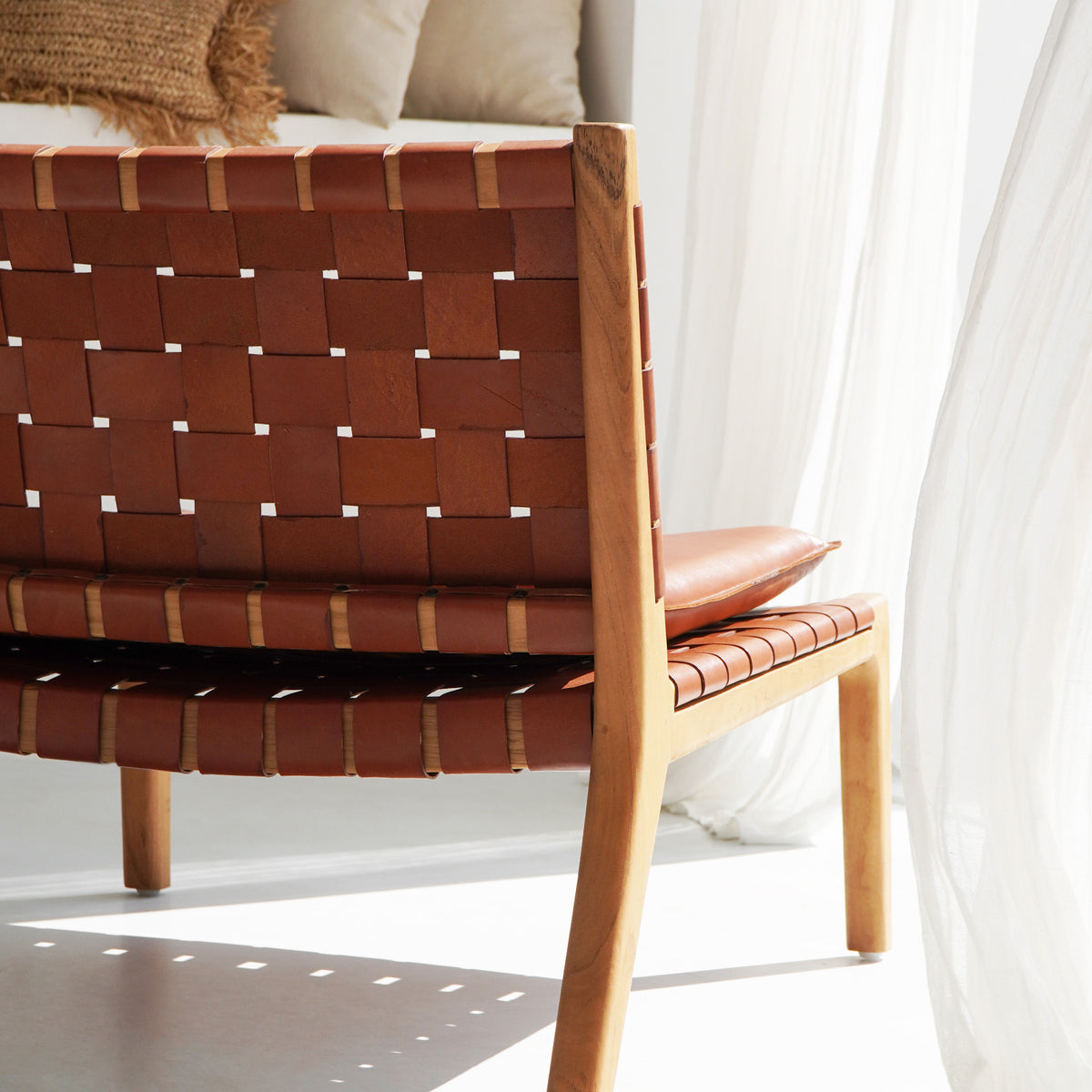 Teak lounge chair Katjia – boho furniture, handwoven and handmade in Bali
