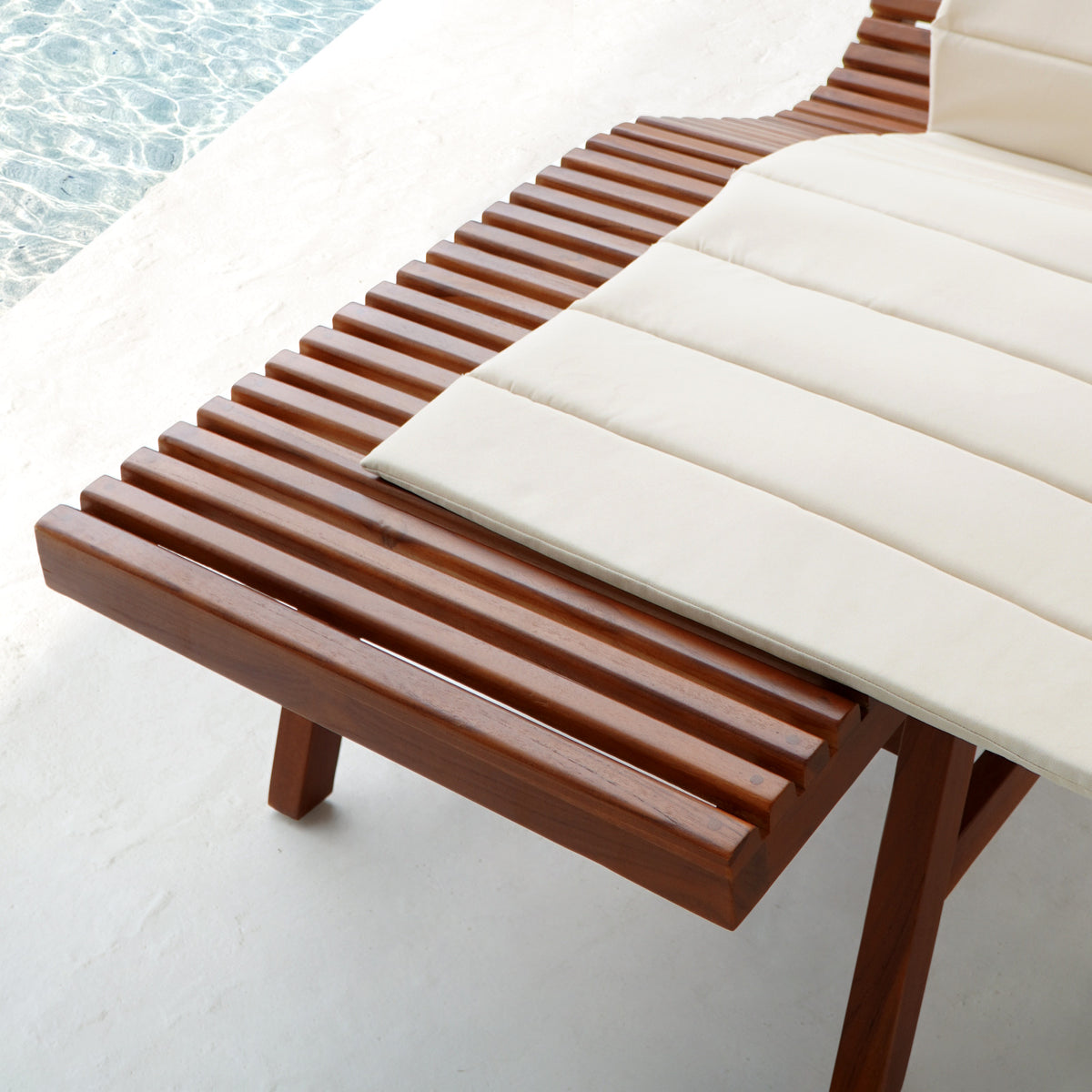 Teak chaise longue Batam – boho furniture, handwoven and handmade in Bali