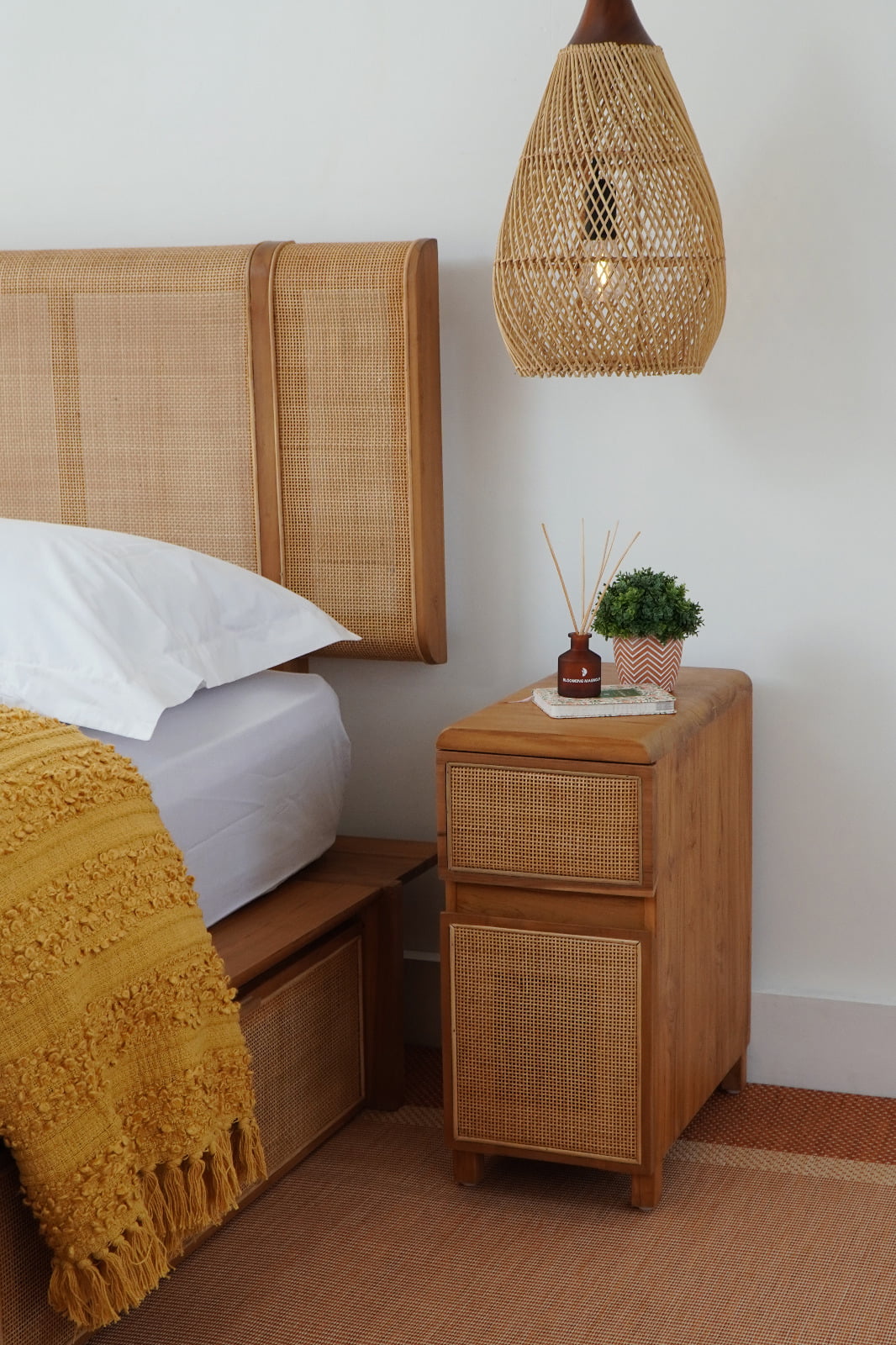 Horison Bedside Table