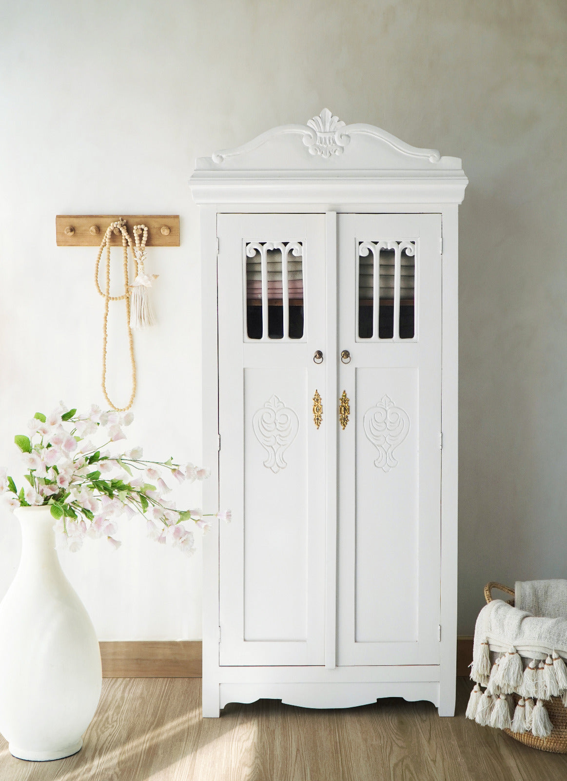 Sander Cabinet With Four Shelve, Key And Holder Inside