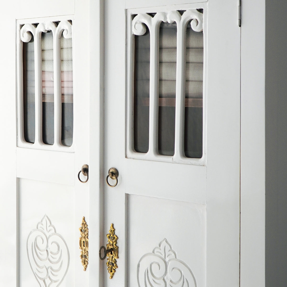 Sander Cabinet With Four Shelve, Key And Holder Inside